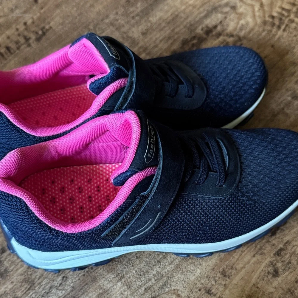 Blue and Pink Athletic Shoes women’s size 7.5 EUC